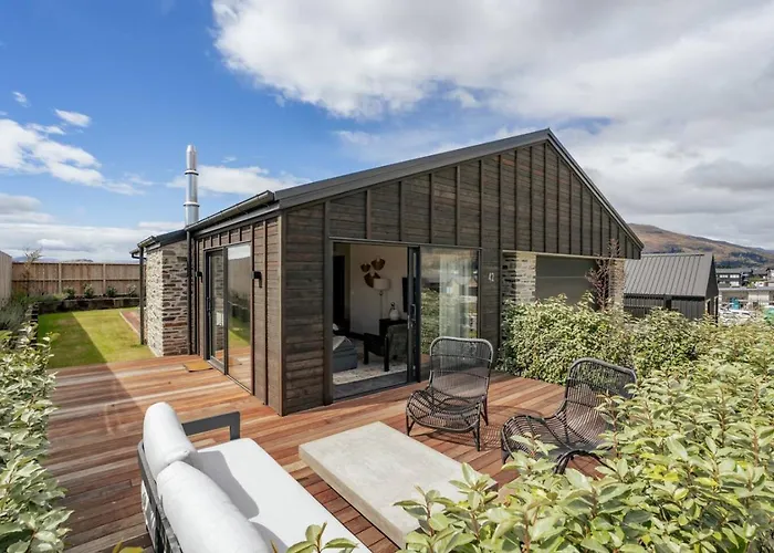 Holiday home The Ledgerwood Retreat | Spacious With Fireplace Wanaka