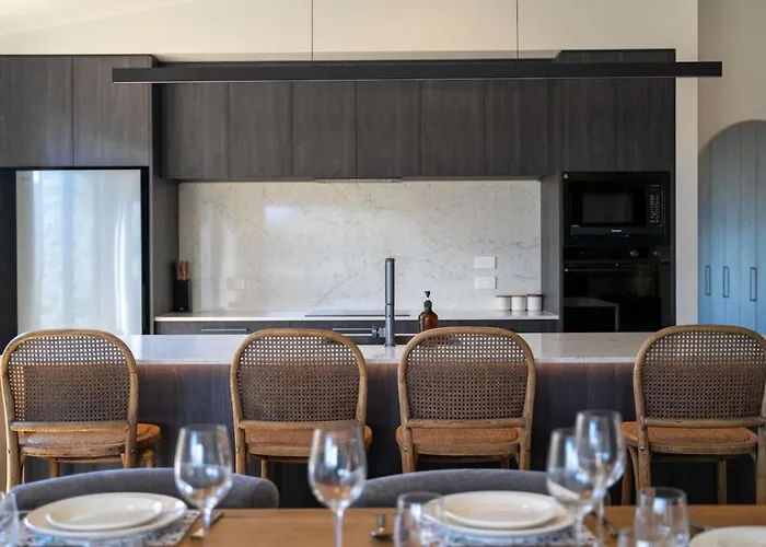 The Ledgerwood Retreat | Spacious With Fireplace Holiday home Wanaka