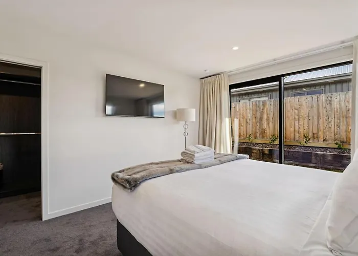 The Ledgerwood Retreat | Spacious With Fireplace Holiday home Wanaka