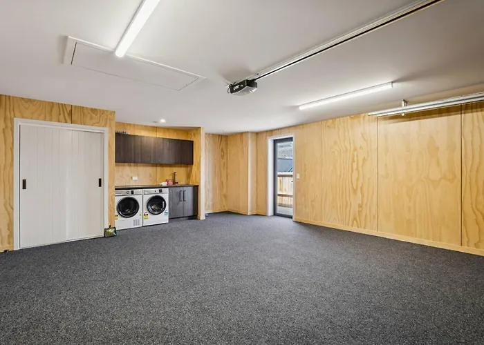 The Ledgerwood Retreat | Spacious With Fireplace *
